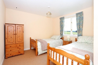 Twin bedded room 2